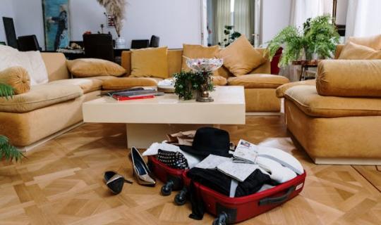  Booking ή couchsurfing; Δωρεάν ανταλλαγή φιλοξενίας